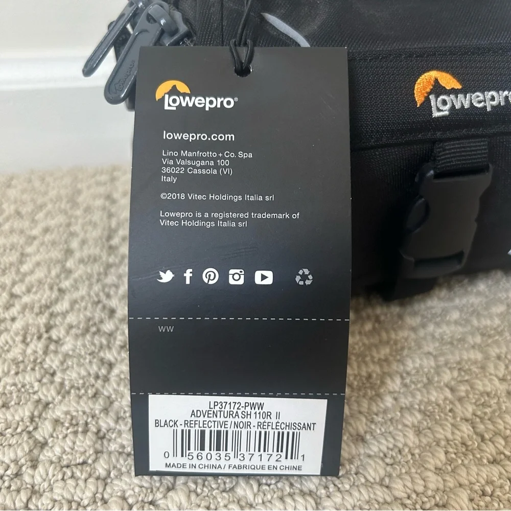 Lowepro Camera Case NWT Carrying Bag Adventura SH 110R II Black and Gray
